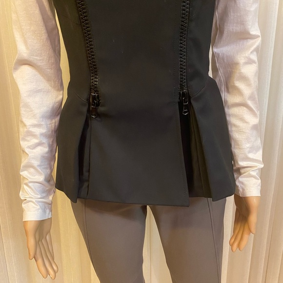 Veronica Beard Black Vest Front Zipper Closure Collarless Snaps Fitted Pleated 2 - Picture 6 of 16